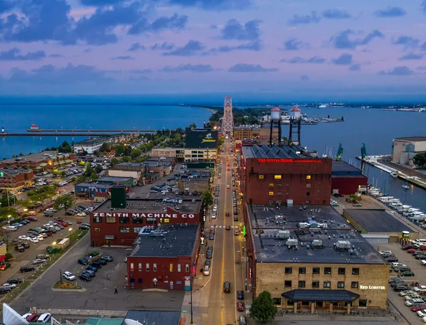 The Suites Hotel at Waterfront Plaza hotel detail image 3