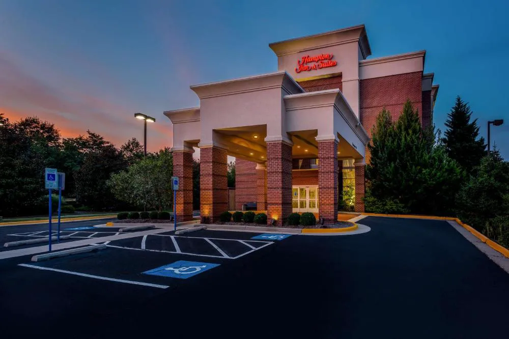 Hampton Inn & Suites Herndon-Reston hotel hero