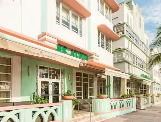 Hilton Grand Vacations Club McAlpin Ocean Plaza Miami hotel detail image 1