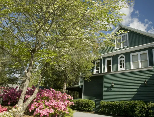 1906 Pine Crest Inn hotel detail image 1