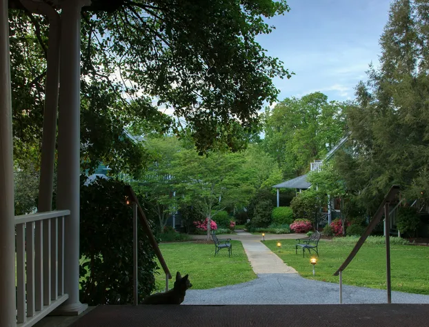 1906 Pine Crest Inn hotel detail image 2