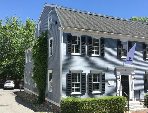 Essex Street Inn & Suites, an Ascend Collection Hotel hotel detail image 2