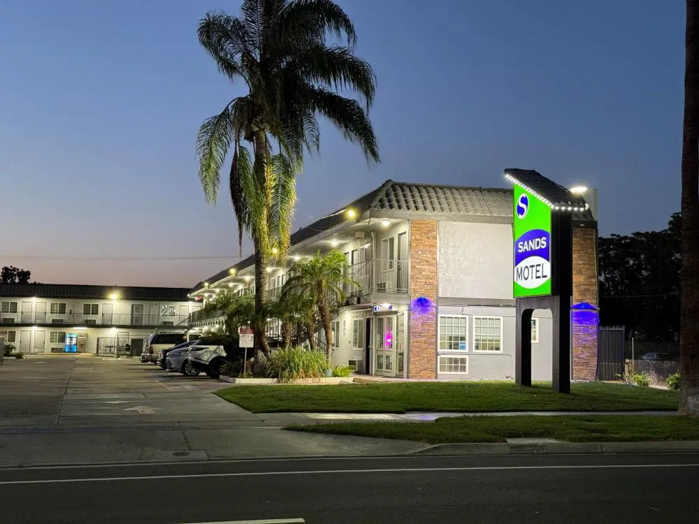 Sands Motel hotel hero