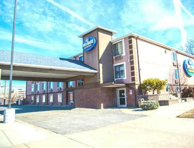 Town House Extended Stay Hotel Downtown hotel detail image 3