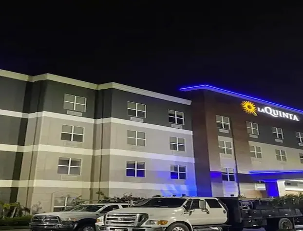 La Quinta Inn & Suites by Wyndham Tampa Central hotel detail image 1