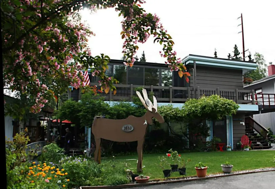 Anchorage Walkabout Town B&B hotel hero