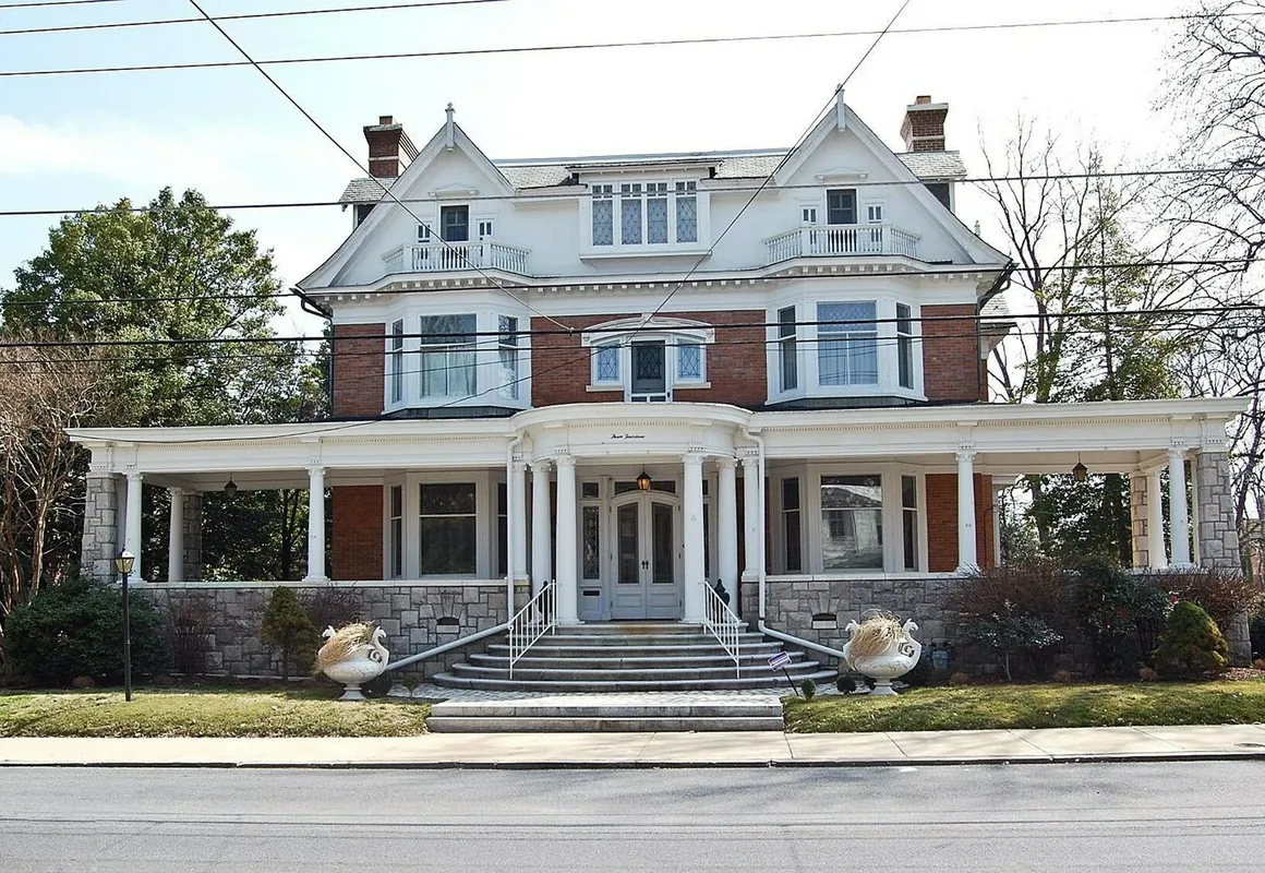 The Albanus Phillips Inn hotel hero