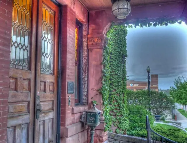 Redstone Inn And Suites hotel detail image 1