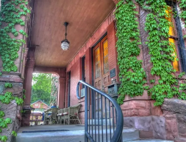 Redstone Inn And Suites hotel detail image 1