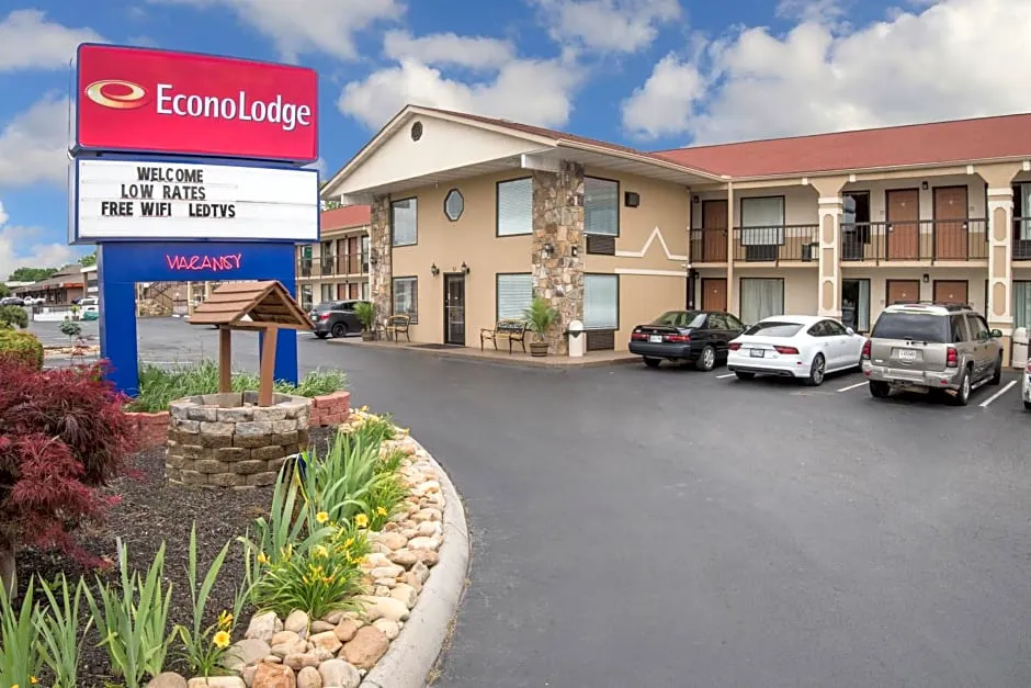 Econo Lodge Sevierville-Pigeon Forge on the River hotel hero