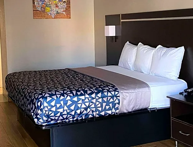 Econo Lodge Sevierville-Pigeon Forge on the River hotel detail image 3