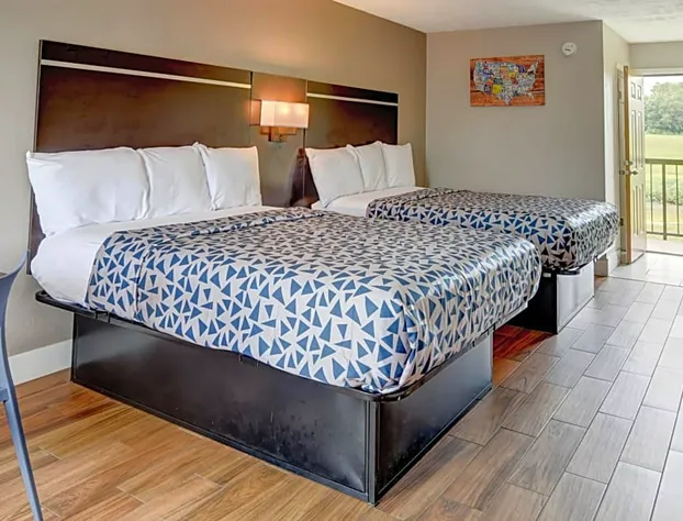 Econo Lodge Sevierville-Pigeon Forge on the River hotel detail image 4