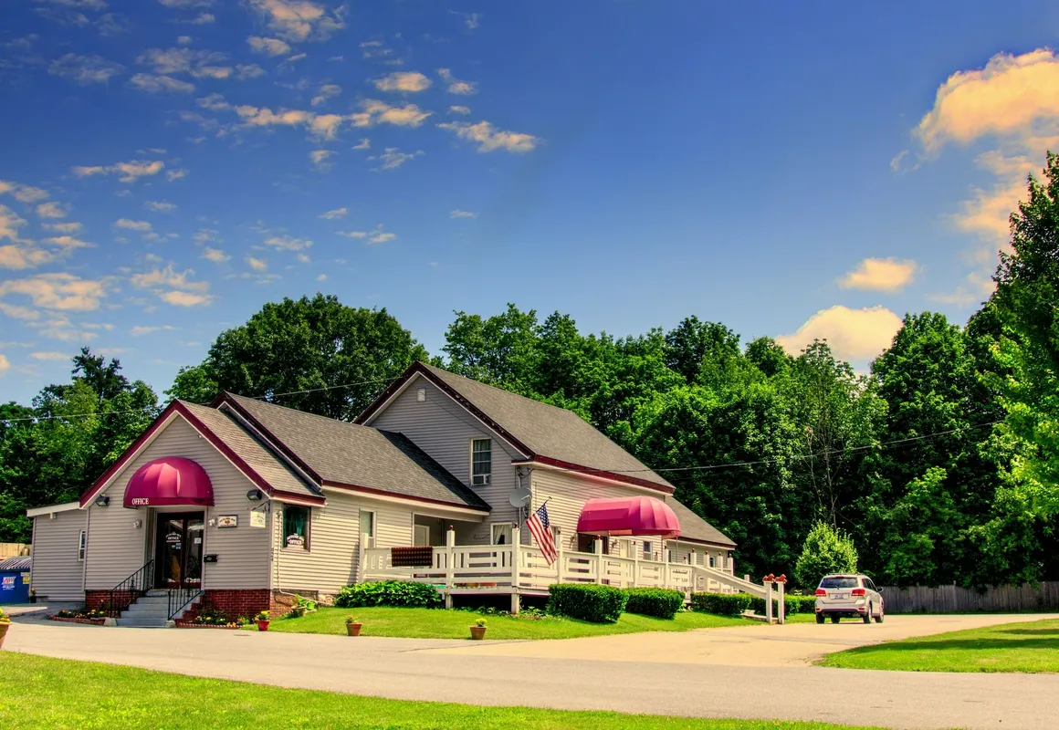 The Autumn Inn hotel hero