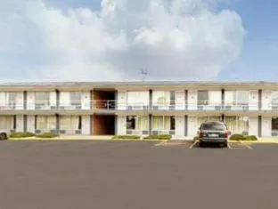 Starved Rock Motor Inn Travelodge by Wyndham hotel detail image 1