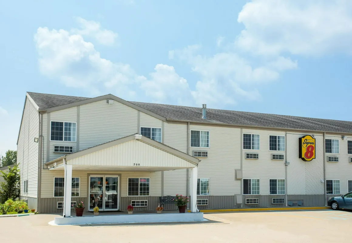 Super 8 by Wyndham Sweet Springs hotel hero