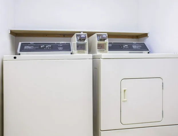 Super 8 by Wyndham Sweet Springs hotel detail image 3