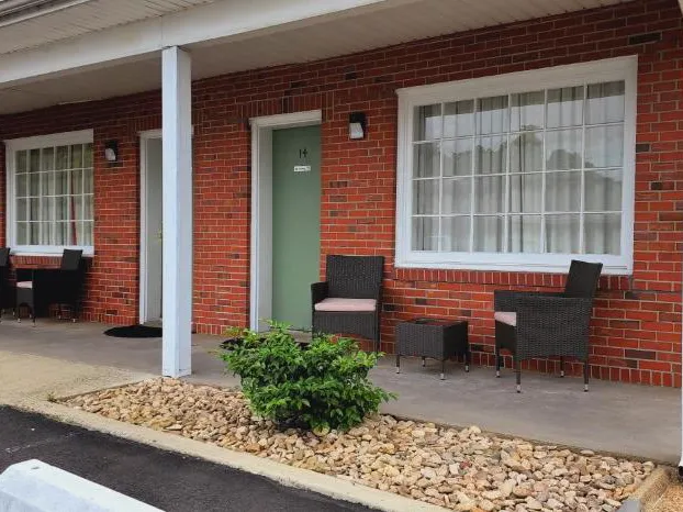 Bassett Motel hotel detail image 4