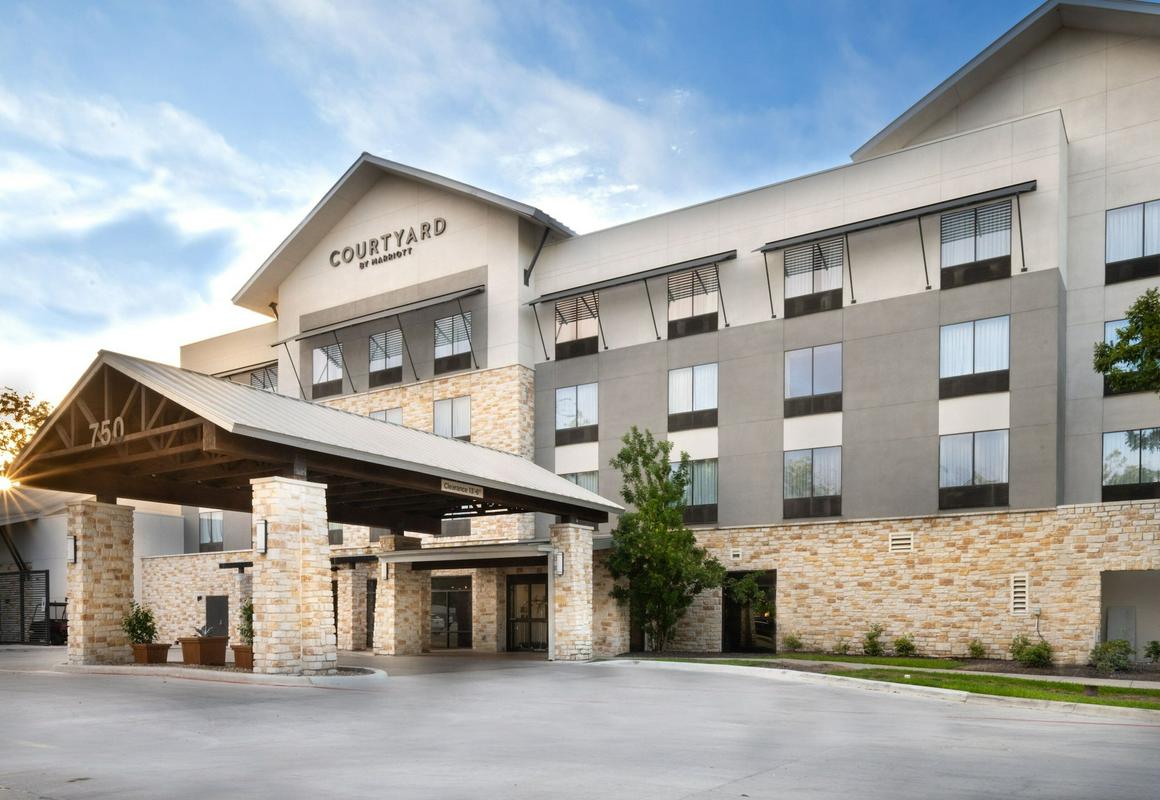 Courtyard by Marriott New Braunfels River Village hotel hero