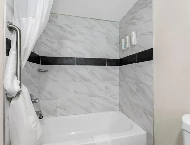 Quality Inn Sandersville hotel detail image 4
