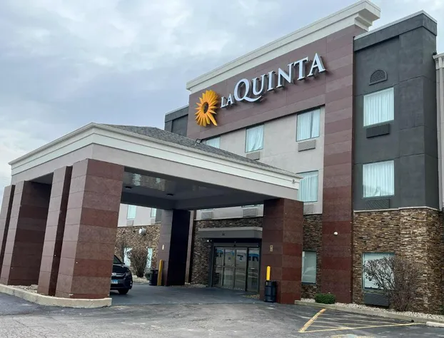 La Quinta Inn & Suites by Wyndham Pontoon Beach hotel detail image 1