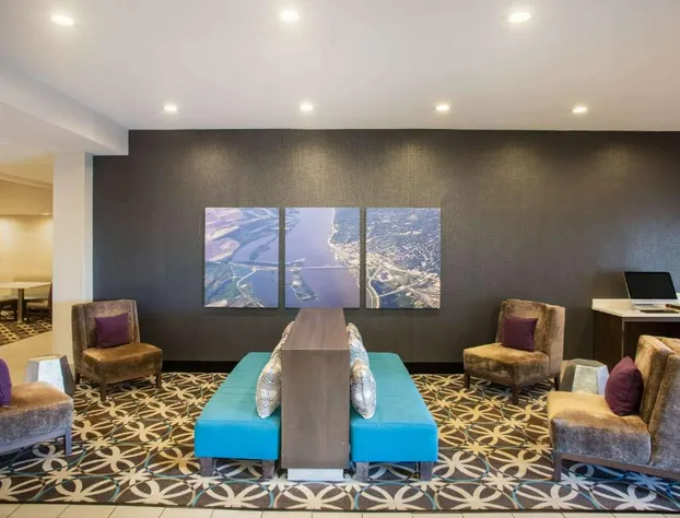 La Quinta Inn & Suites by Wyndham Pontoon Beach hotel detail image 3