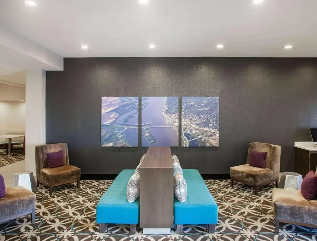 La Quinta Inn & Suites by Wyndham Pontoon Beach hotel detail image 4