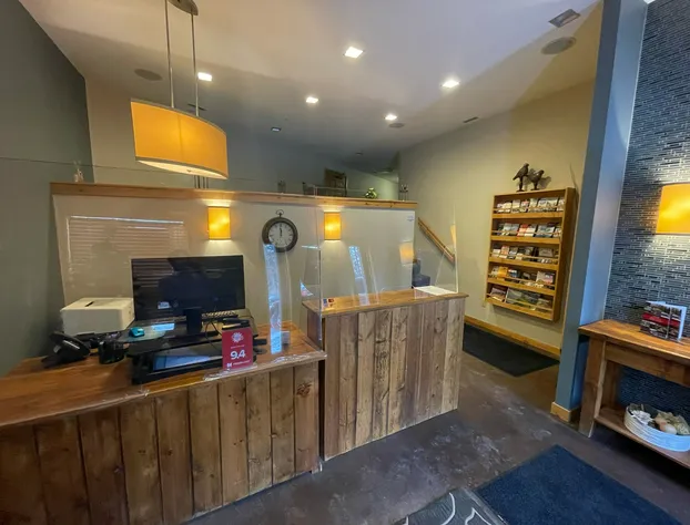 Rundle Cliffs Lodge by Spring Creek Vacations hotel detail image 2