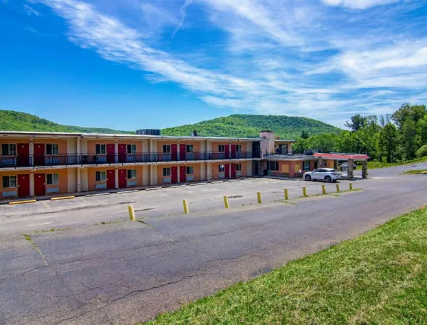 Econo Lodge Bradford hotel detail image 1