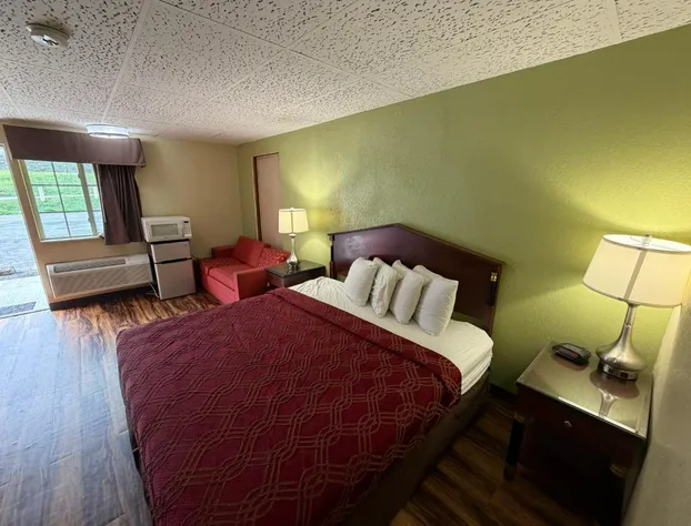 Econo Lodge Bradford South hotel detail image 4