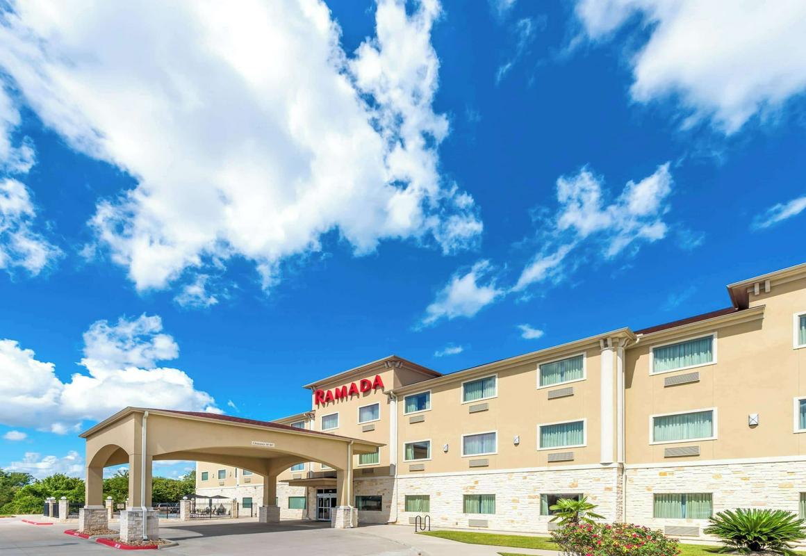 Ramada by Wyndham College Station hotel hero