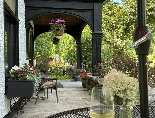 Manor House Inn hotel detail image 2