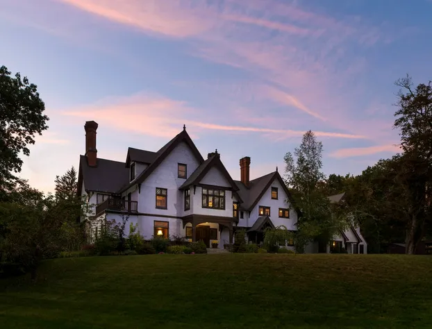 Manor House Inn hotel detail image 4