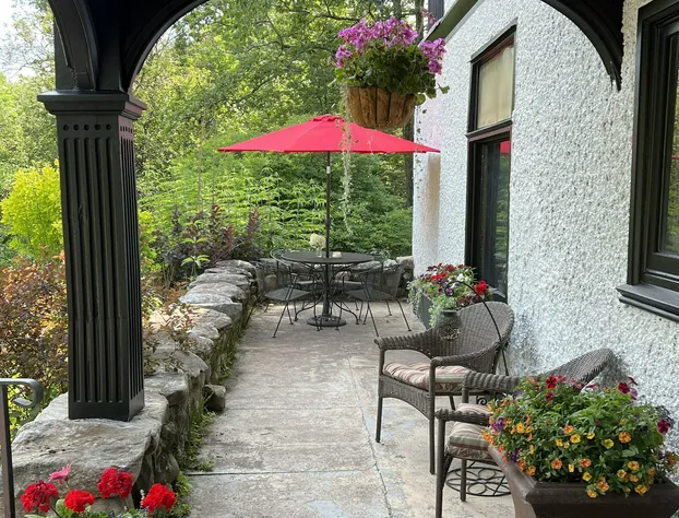 Manor House Inn hotel detail image 3