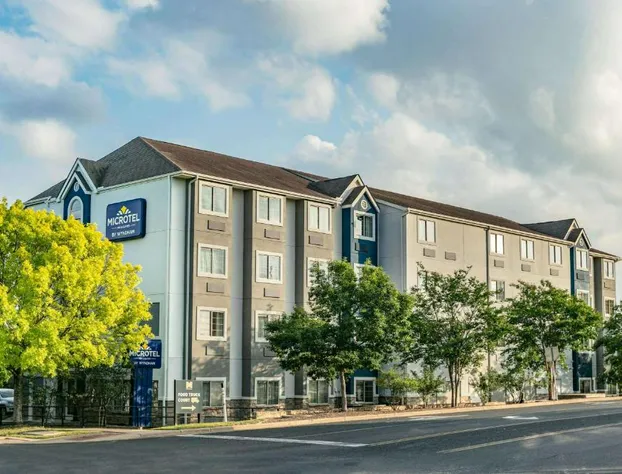 Microtel Inn & Suites by Wyndham Austin Airport hotel detail image 3