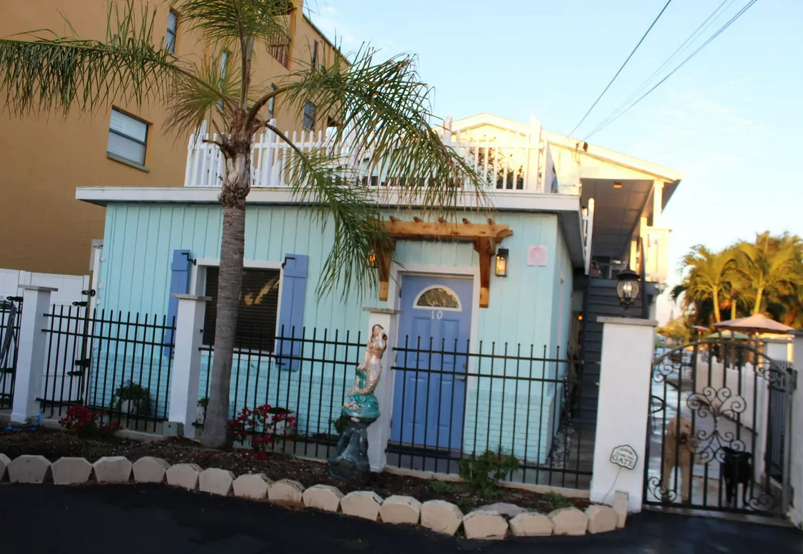 Lorelei Resort Motel hotel hero