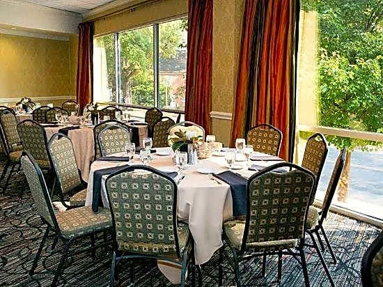 The University of Georgia Center for Continuing Education & Hotel hotel detail image 2