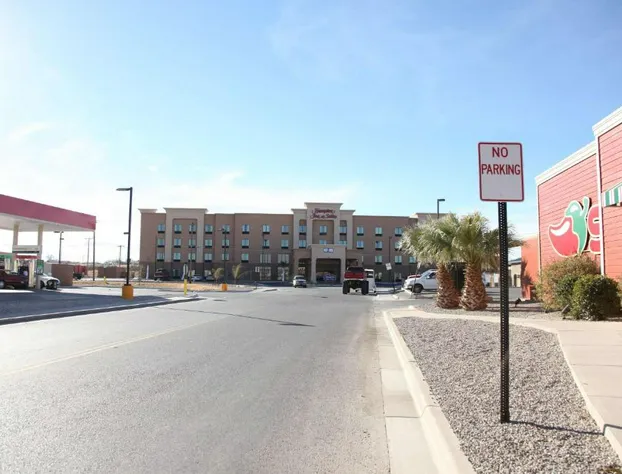 Hampton Inn & Suites Carlsbad hotel detail image 3