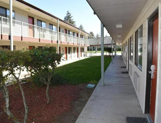 Valley Oaks Inn Woodland hotel detail image 1