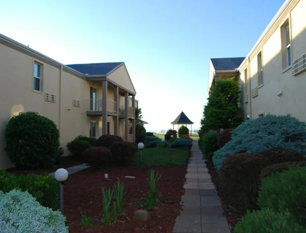 Clinton Inn And Suites hotel detail image 1