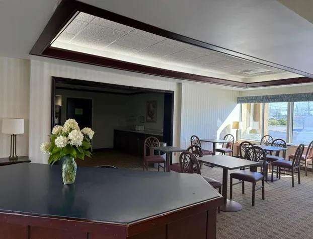 Clinton Inn And Suites hotel detail image 2
