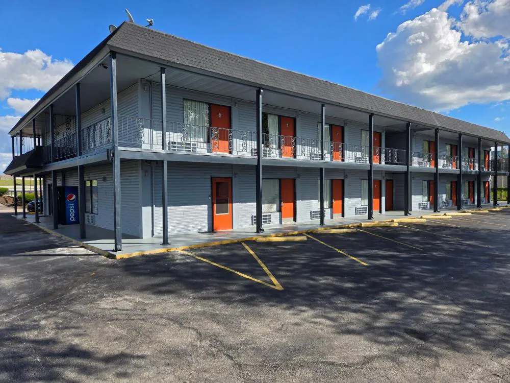 Plaza Inn Springfield hotel hero