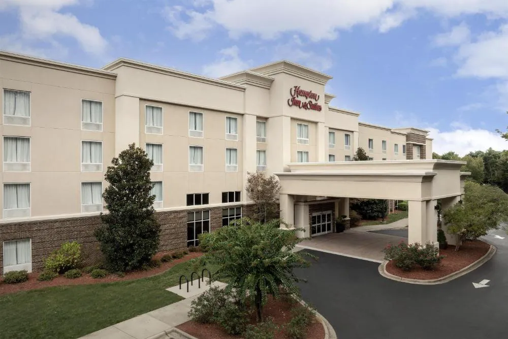 Hampton Inn & Suites Huntersville hotel hero