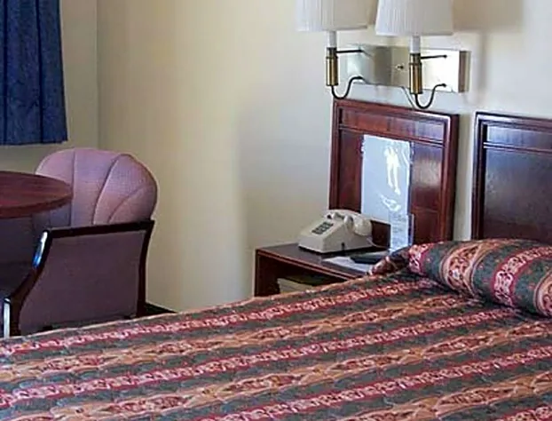 Mohican Little Brown Inn Loudonville hotel detail image 4