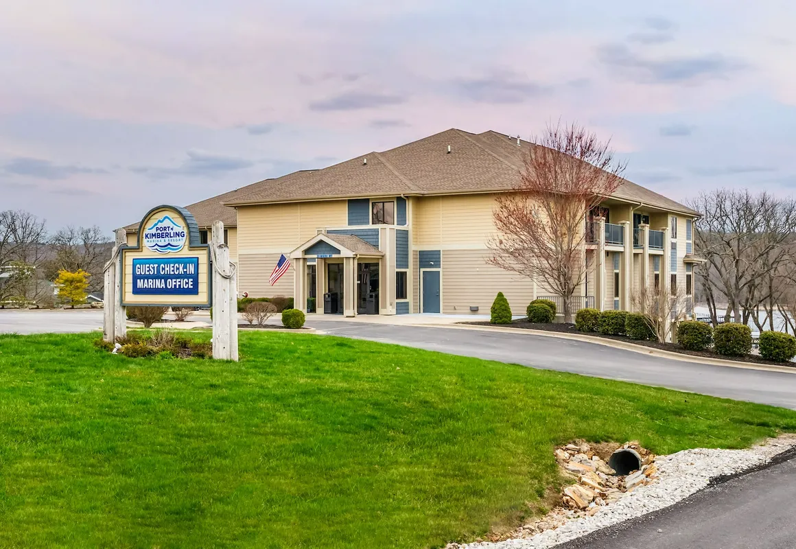 Port of Kimberling Marina & Resort hotel hero