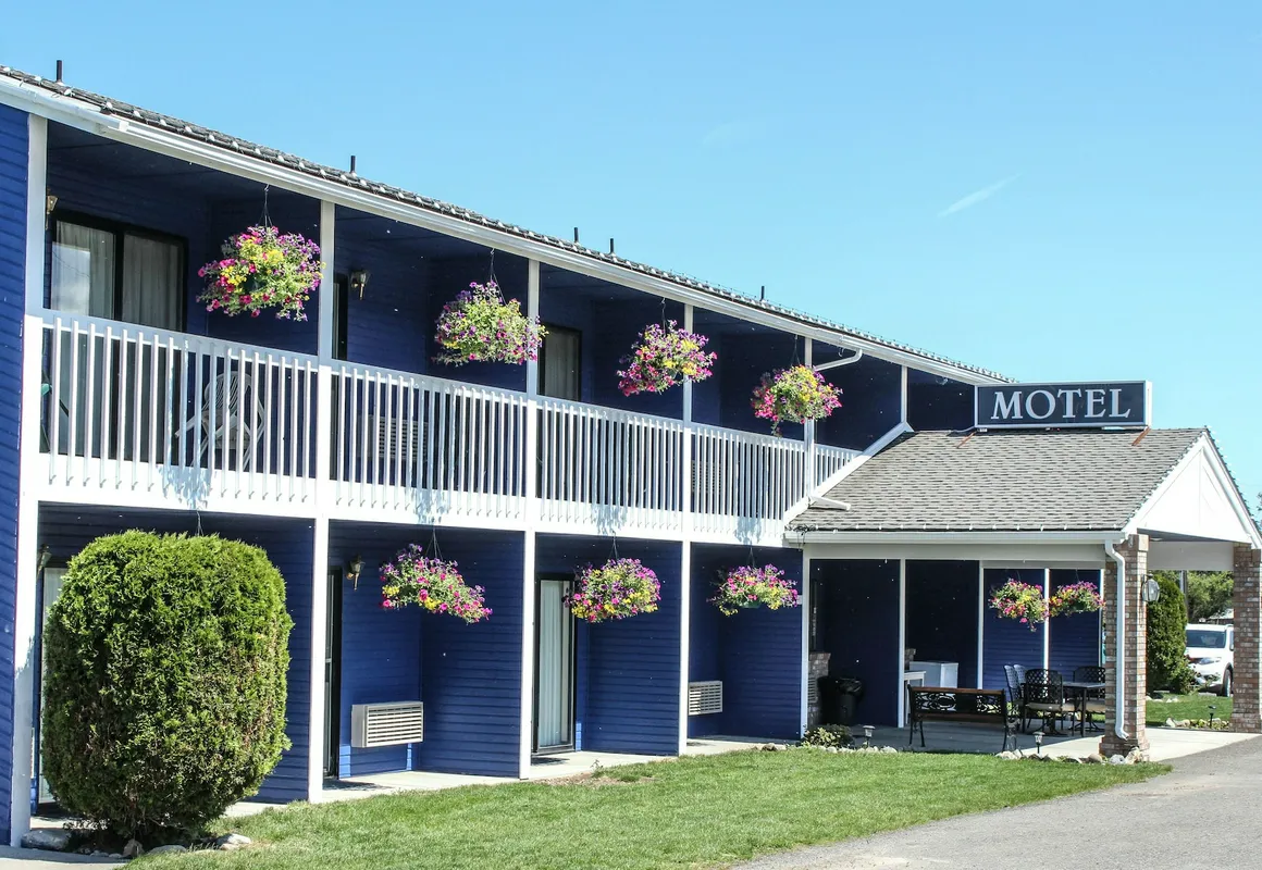 Wedge Mountain Inn hotel hero