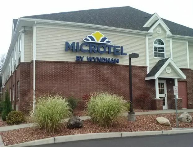 Microtel Inn & Suites by Wyndham Chili/Rochester Airport hotel detail image 1