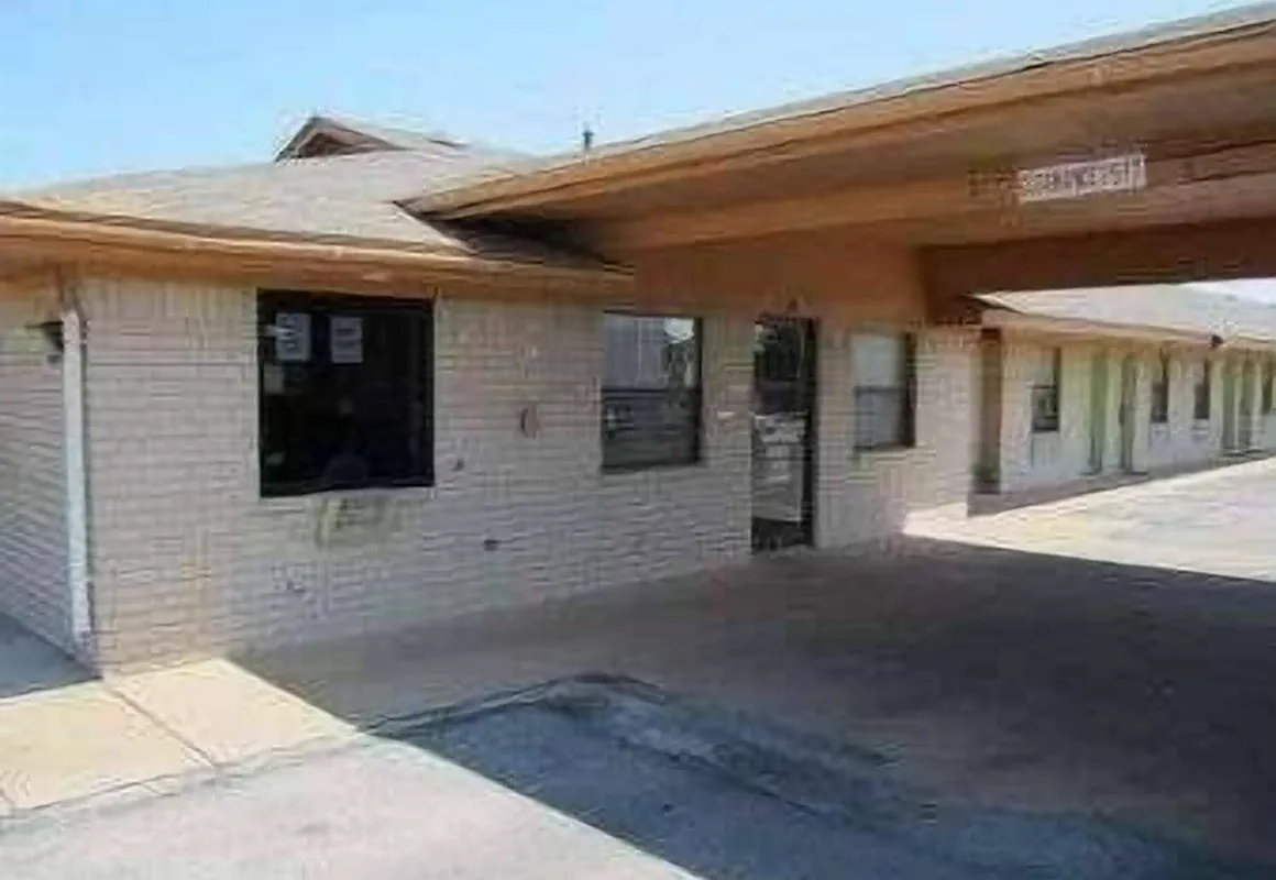 Budget Inn hotel hero