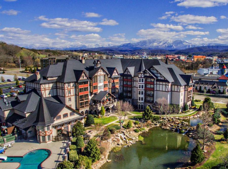 The Inn at Christmas Place hero