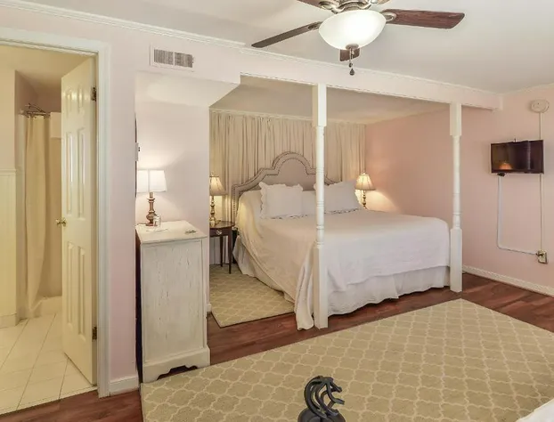 Cedars of Williamsburg Bed & Breakfast hotel detail image 2