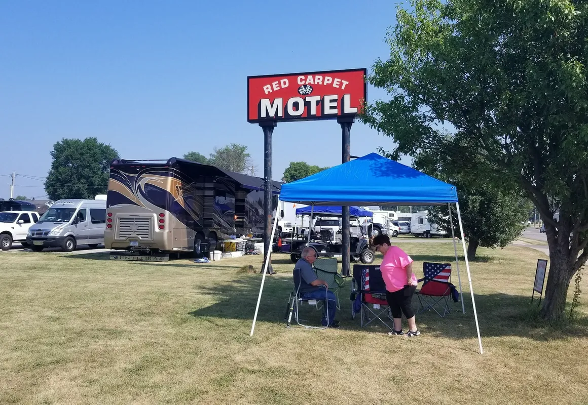 Red Carpet Motel hotel hero